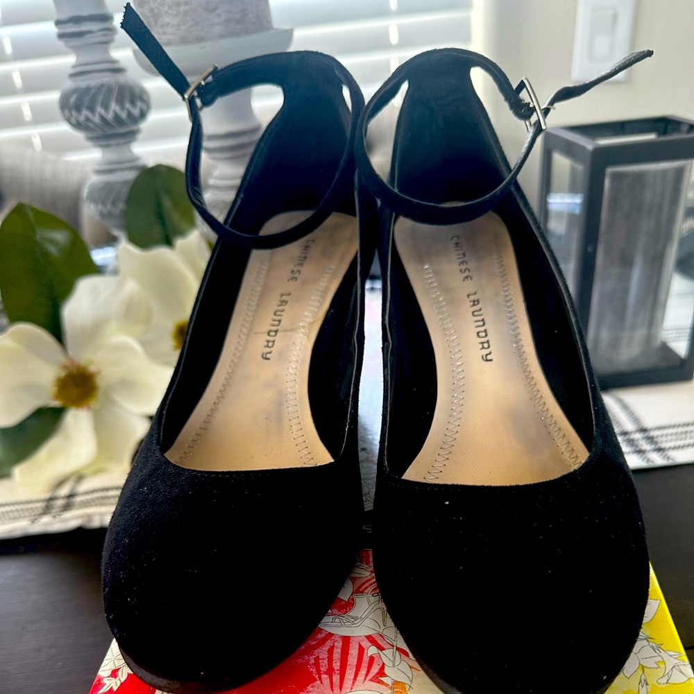 Chinese Laundry Black Wedged Suede